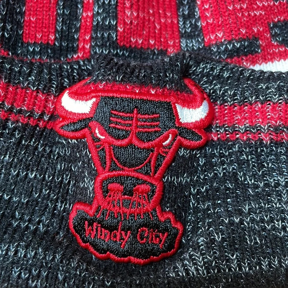 New Era Hardwood Classics Chicago Bulls Pom Pom Winter Hat